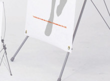 屋外対応品も有り。ハトメ（鳩目）型バナースタンドとは