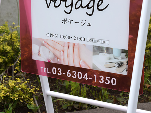 透明アクリル板のデザイン制作事例写真ショーケース2