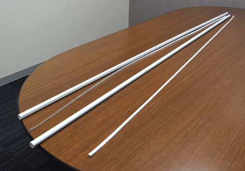 タペストリーバーの接着芯を抜き出します。