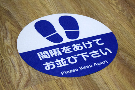 フロアステッカー【ブルー】設置事例写真1