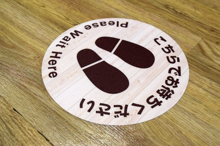 フロアステッカー【しらき】設置事例写真2