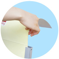 ポスターを差し込むだけ。