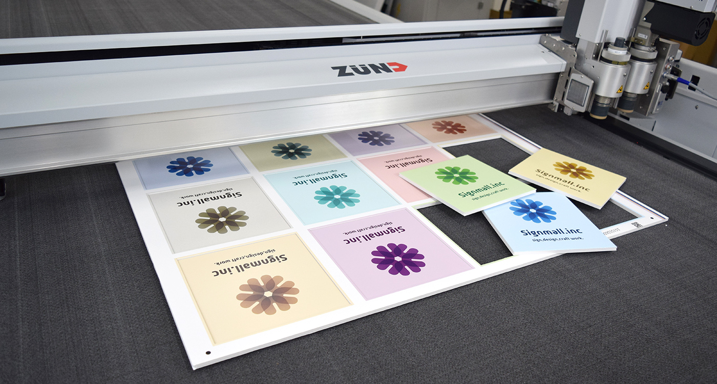 ZUNDでスチレンボードをカットしている様子