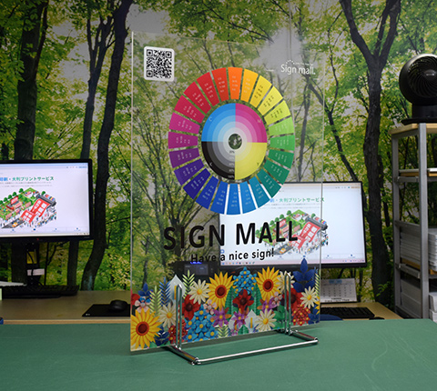 アクリル板に透明シートを貼った写真【斜めから見た写真】