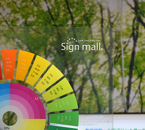 アクリル板に透明シートを貼った写真【拡大写真】