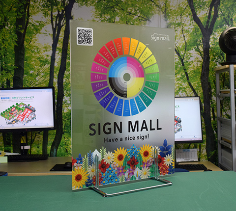 アクリル板に透明シートを貼った写真【斜めから見た写真】