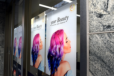 ウィンドウサインの内貼り写真