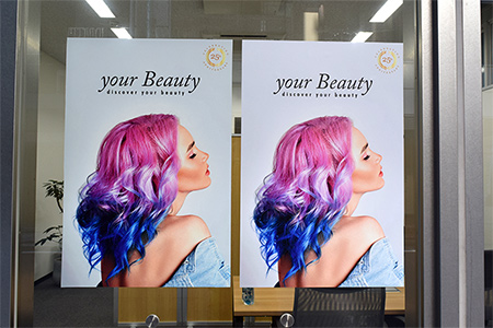 ウィンドウサインの外貼り写真