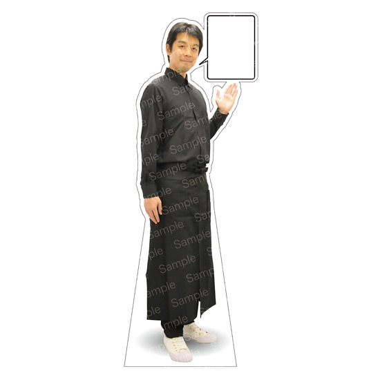 等身大パネル 男性エプロン(ブラック)-D モデル松岡修 ポーズ:右向き (62464)