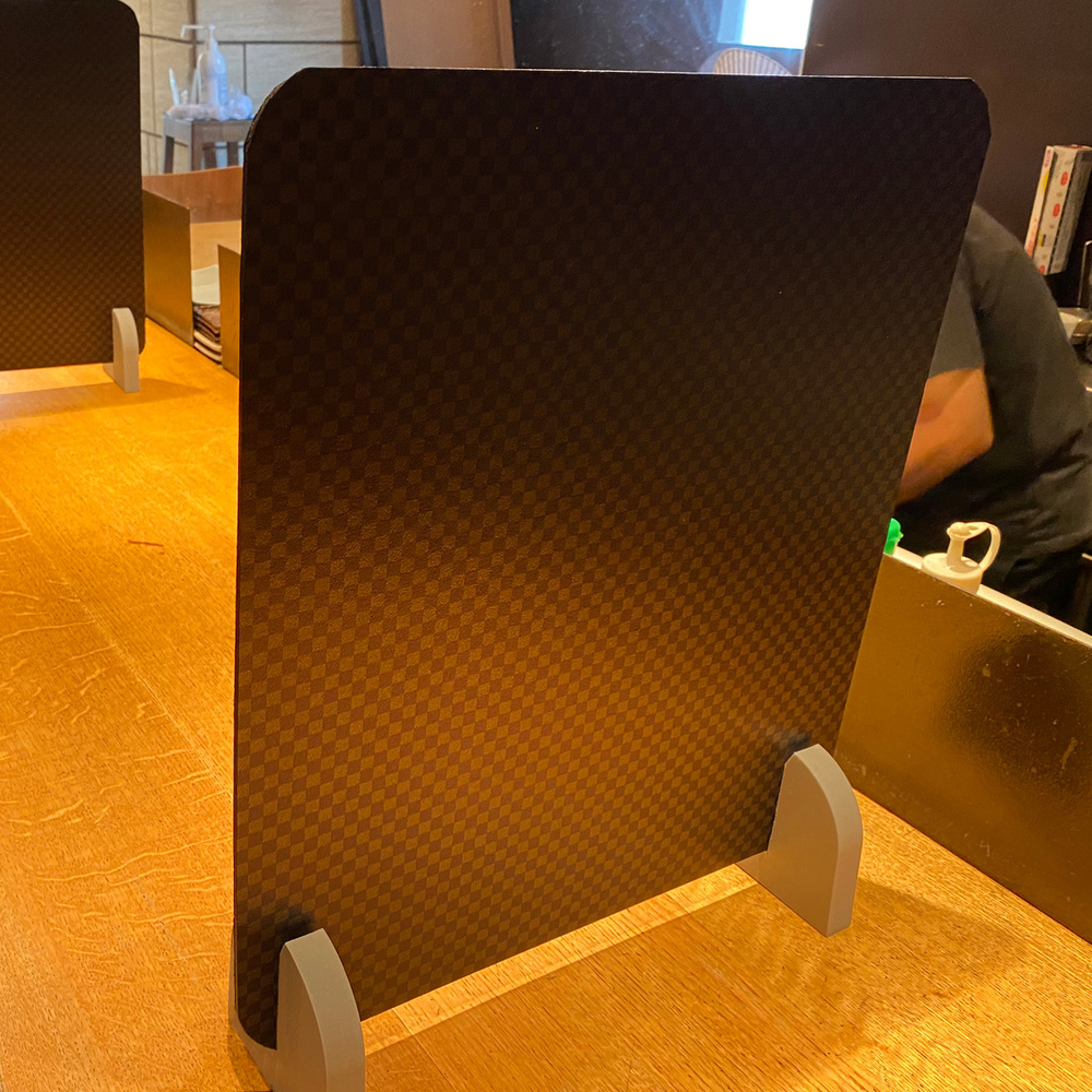 5枚入 飛沫感染対策仕切りパーテーション スチレンボード製 ミラボードSP 脚付(小)型 黒+市松模様