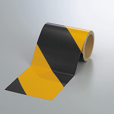 反射トラテープ (セパ付) 黒/黄 150mm幅×10m巻 (374-07)