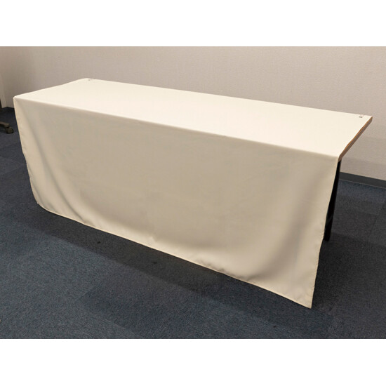 ■Sサイズの設置イメージ。一般的な幅1.8mの折り畳みテーブルにピッタリ。