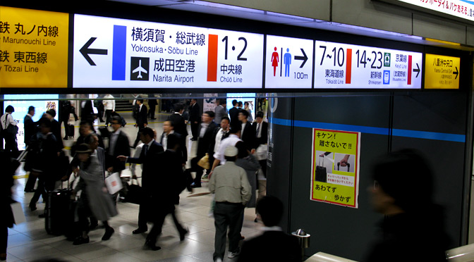 案内サイン　トイレまで100m